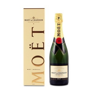 Шампанское Moët & Chandon Brut Impérial в подарочной упаковке 2018 0.75 л